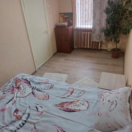 Оренда Затишної 2 Кімнатної Квартири В Самому Серці Рівного Apartman Rivne Kültér fotó